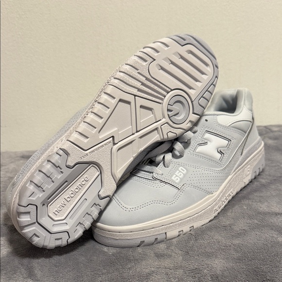 New Balance 550 Sneakers in Light Gray and White - Picture 2 of 3